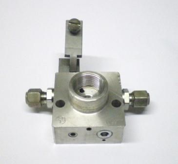 Valve BEC000004 | Becker Garage Equipment Spare Parts | Straightset