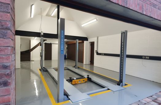 Classic car enthusiast chooses Straightset for bespoke lift installation