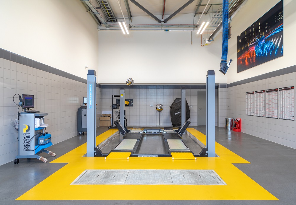 Rybrook Jaguar Land Rover Huddersfield MOT Bay Rybrook Jaguar Land Rover Huddersfield MOT Bay