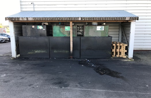 Oil tank before replacement